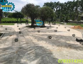 Kỹ Thuật Đổ Bê Tông Móng & Lắp Đặt Bảng Đáy Cho Máy Tập Thể Dục Ngoài Trời Chuẩn Kỹ Thuật