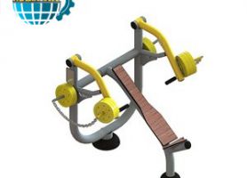 MÁY ĐẨY NGỰC TRÊN NGOÀI TRỜI